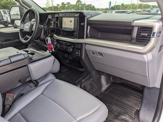 2024 Oxford White Ford Super Duty F-550 DRW XL 4X4 Chassis
