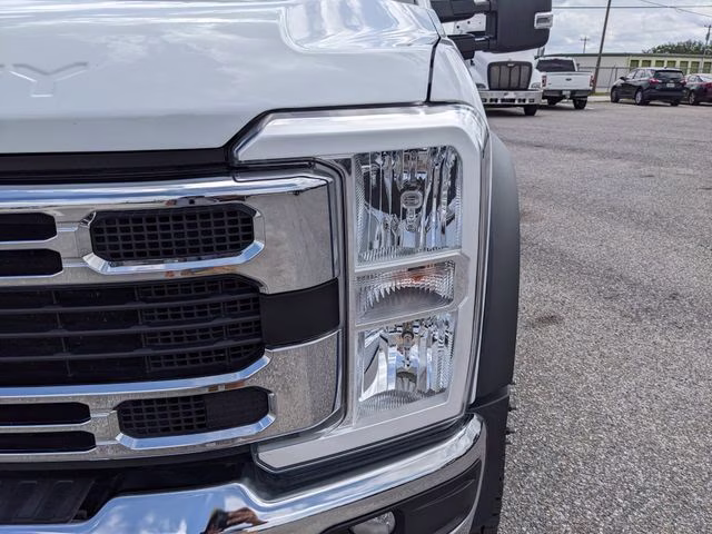 2024 Oxford White Ford Super Duty F-550 DRW XL 4X4 Chassis