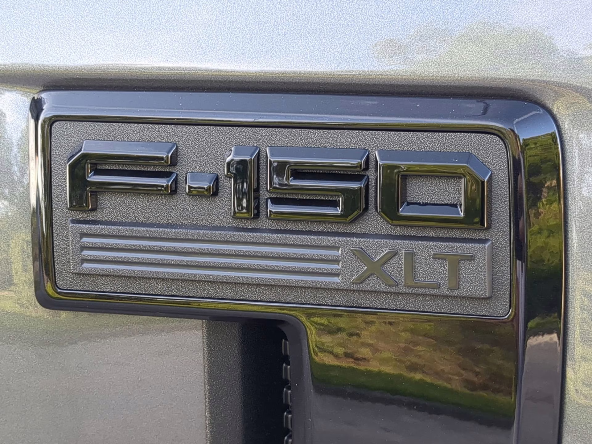 2026 Carbonized Gray Metallic Ford F-150 XLT Crew Cab Pickup 4X4 Truck
