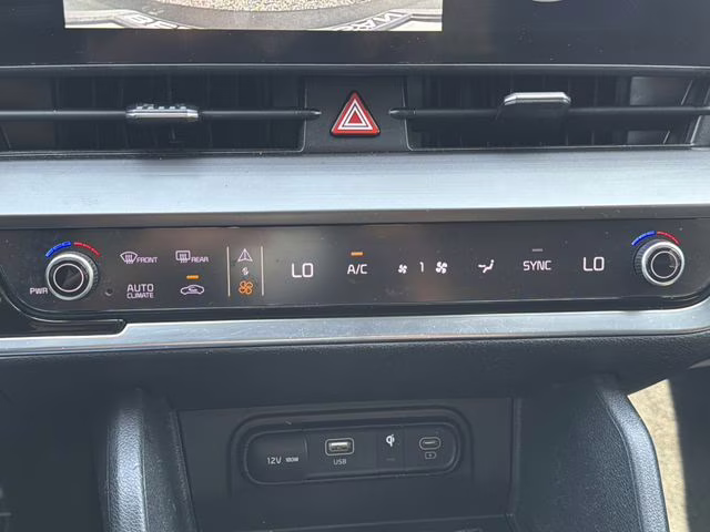 2023 Everlasting Silver Kia Sportage EX FWD SUV