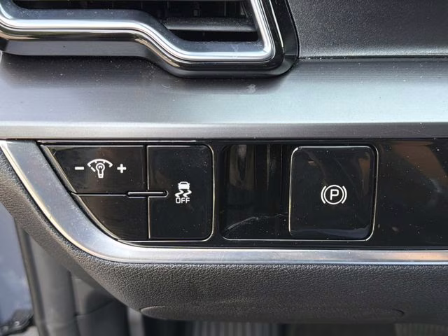 2023 Everlasting Silver Kia Sportage EX FWD SUV