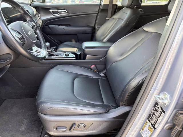 2023 Everlasting Silver Kia Sportage EX FWD SUV