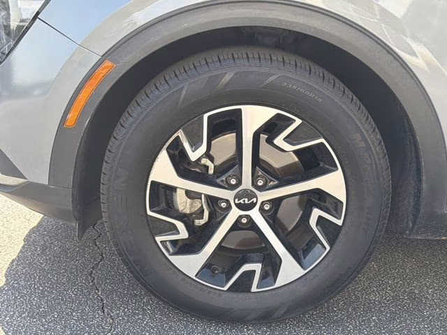 2023 Everlasting Silver Kia Sportage EX FWD SUV