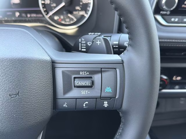 2026 Everest White Pearl Tricoat Nissan Rogue Dark Armor AWD SUV