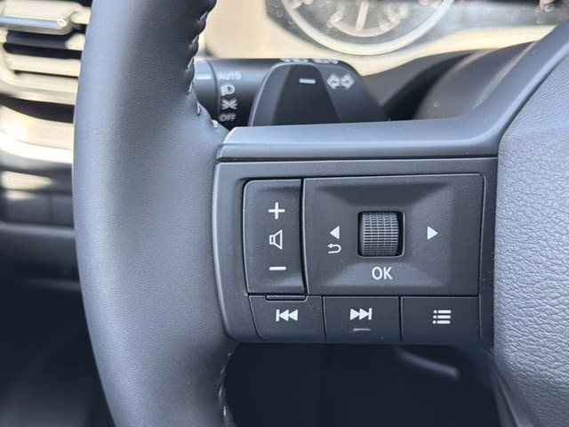 2026 Everest White Pearl Tricoat Nissan Rogue Dark Armor AWD SUV