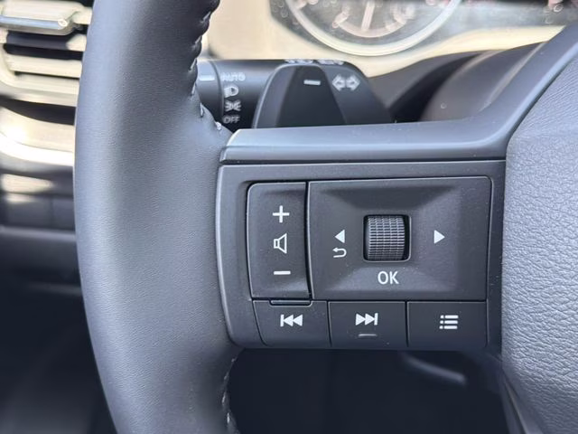 2026 Everest White Pearl Tricoat Nissan Rogue Dark Armor AWD SUV