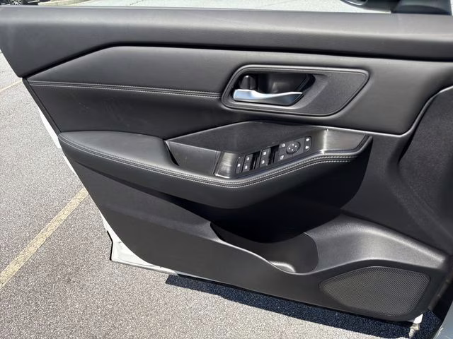 2026 Everest White Pearl Tricoat Nissan Rogue Dark Armor AWD SUV