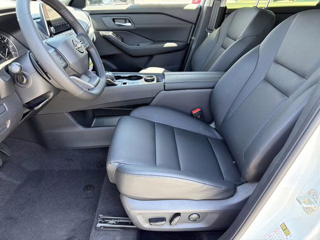 2026 Everest White Pearl Tricoat Nissan Rogue Dark Armor AWD SUV