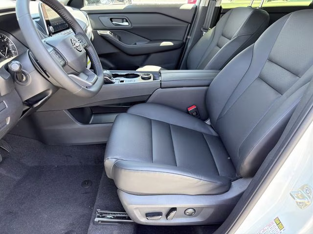2026 Everest White Pearl Tricoat Nissan Rogue Dark Armor AWD SUV