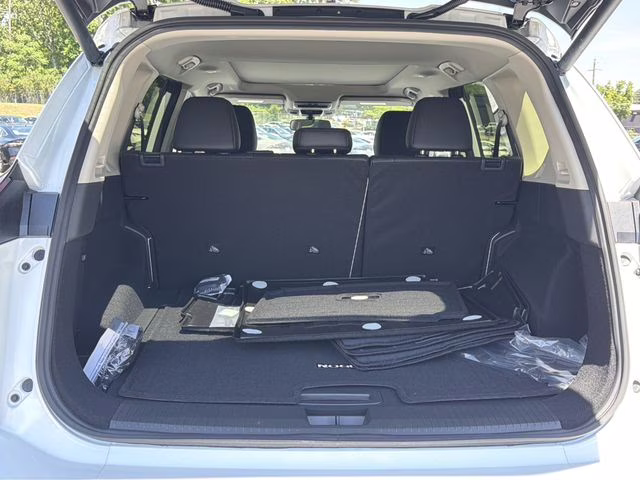 2026 Everest White Pearl Tricoat Nissan Rogue Dark Armor AWD SUV