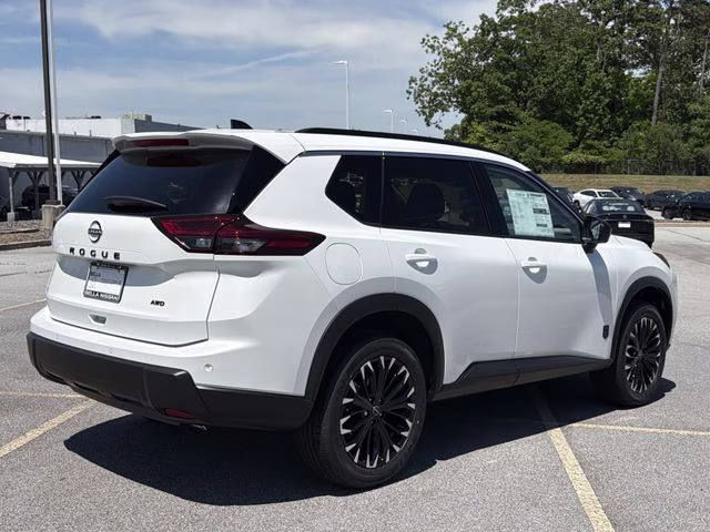 2026 Everest White Pearl Tricoat Nissan Rogue Dark Armor AWD SUV