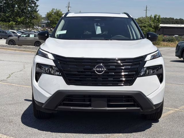 2026 Everest White Pearl Tricoat Nissan Rogue Dark Armor AWD SUV