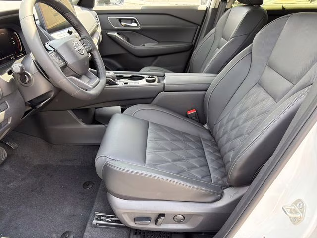 2026 Everest White Pearl Tricoat Nissan Rogue Platinum AWD SUV