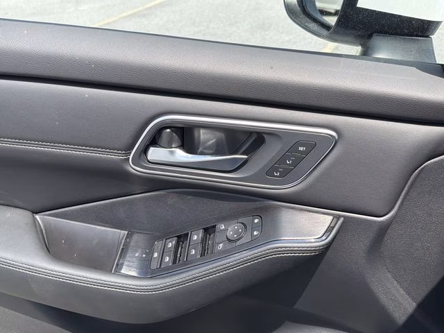 2026 Everest White Pearl Tricoat Nissan Rogue Platinum AWD SUV