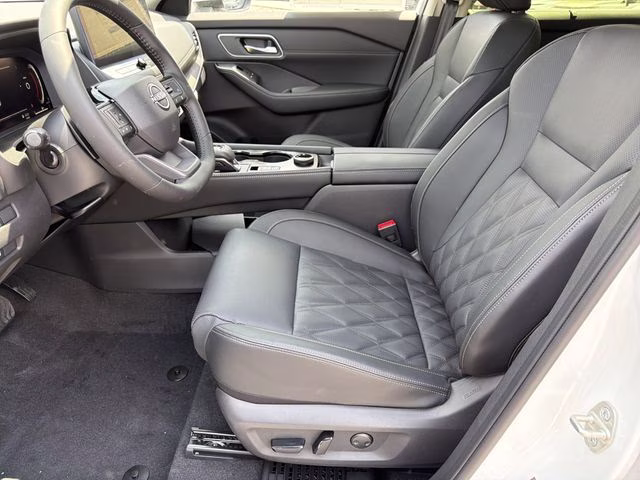 2026 Everest White Pearl Tricoat Nissan Rogue Platinum AWD SUV