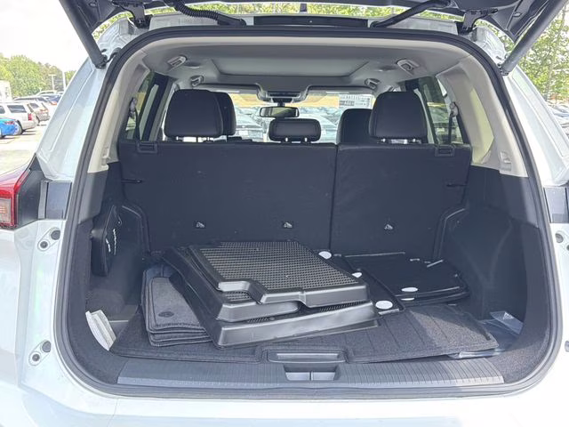 2026 Everest White Pearl Tricoat Nissan Rogue Platinum AWD SUV