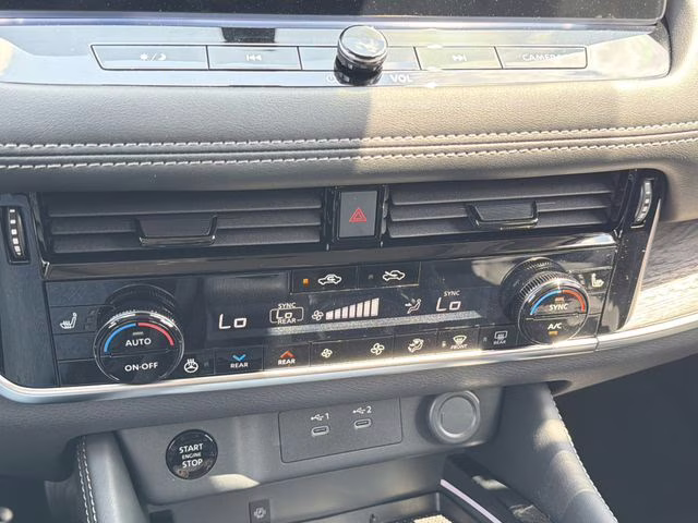 2026 Everest White Pearl Tricoat Nissan Rogue Platinum AWD SUV