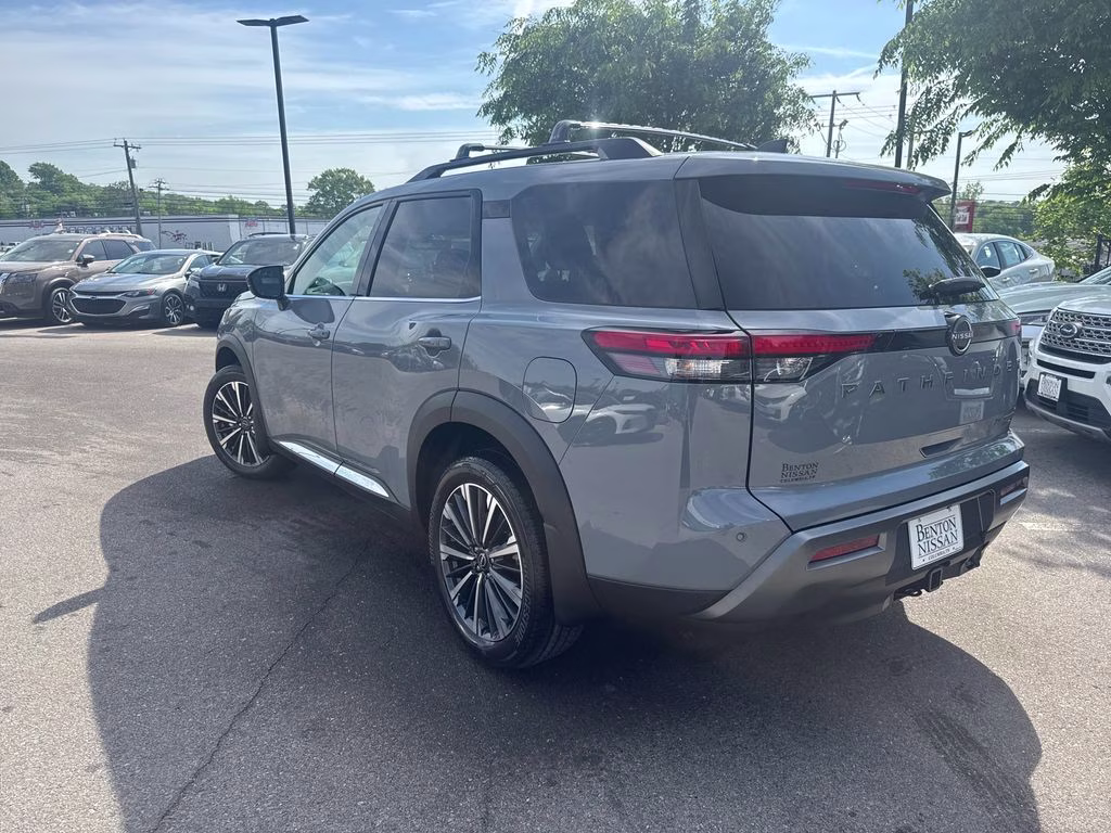 2026 Boulder Gray Pearl Nissan Pathfinder Platinum 4X4 SUV
