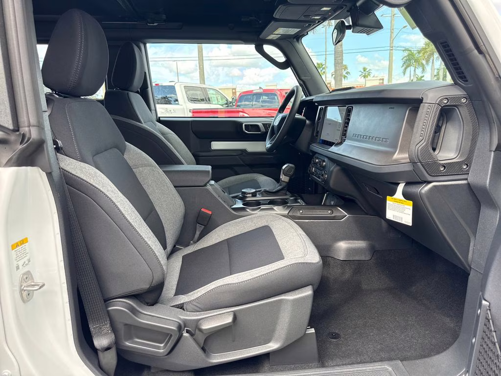 2026 Oxford White Ford Bronco Base 4X4 SUV