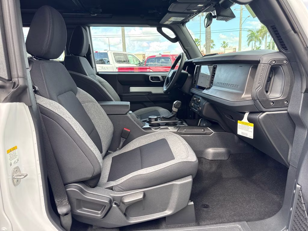 2026 Oxford White Ford Bronco Base 4X4 SUV