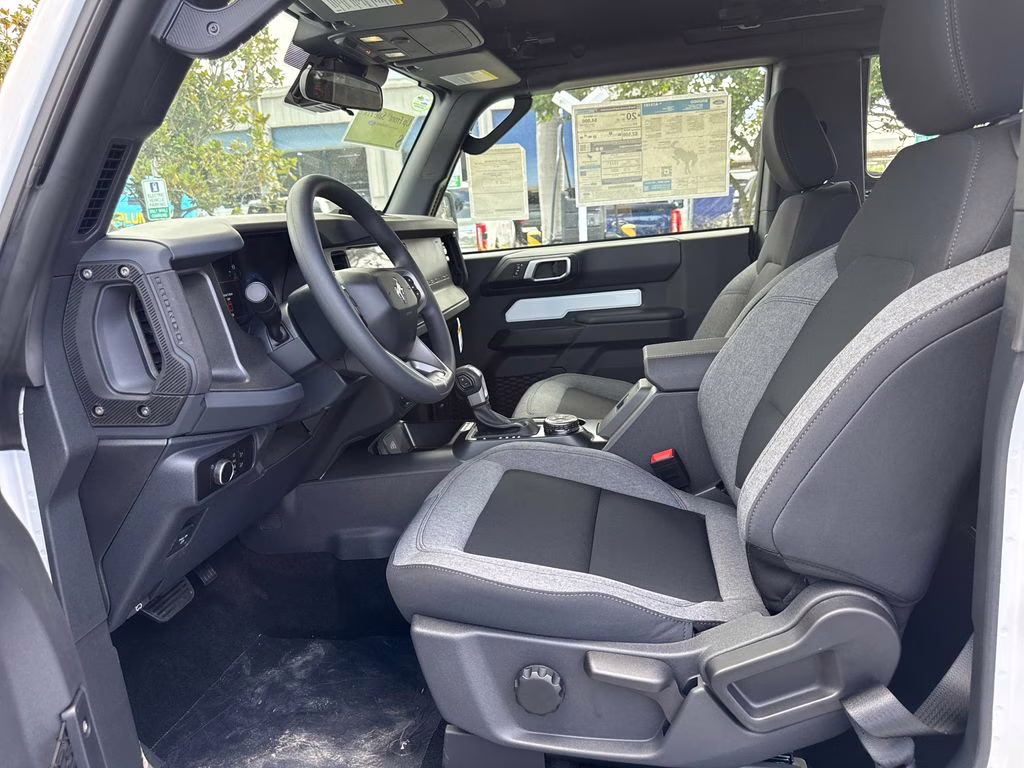 2026 Oxford White Ford Bronco Base 4X4 SUV