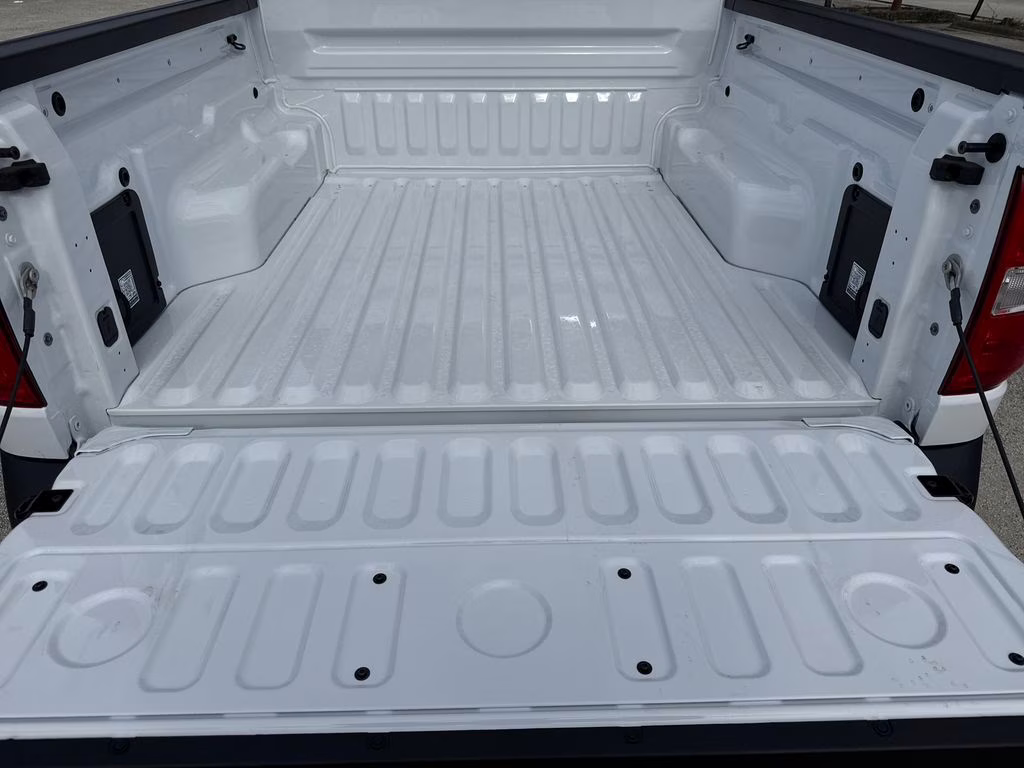 2026 Oxford White Ford Maverick XL FWD Truck