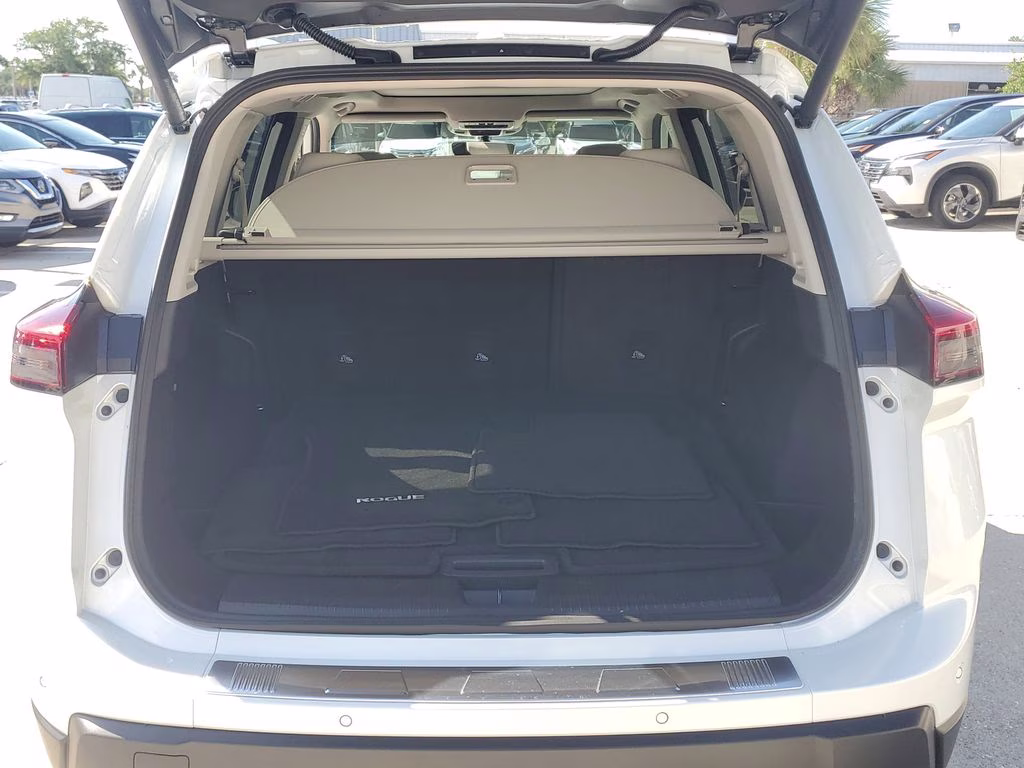 2026 Everest White Pearl Tricoat Nissan Rogue SV FWD SUV