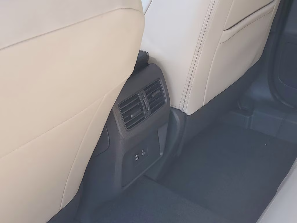 2026 Everest White Pearl Tricoat Nissan Rogue SV FWD SUV