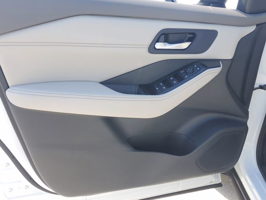 2026 Everest White Pearl Tricoat Nissan Rogue SV FWD SUV