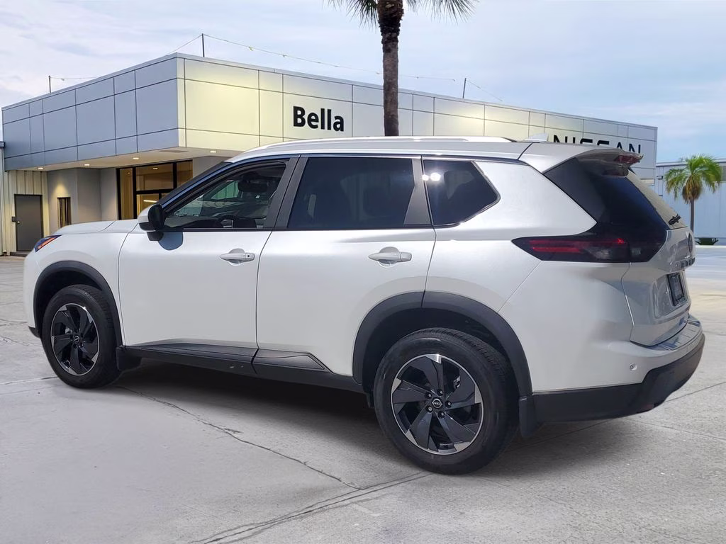 2026 Everest White Pearl Tricoat Nissan Rogue SV FWD SUV