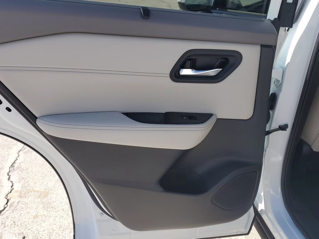 2026 Everest White Pearl Tricoat Nissan Rogue SV FWD SUV