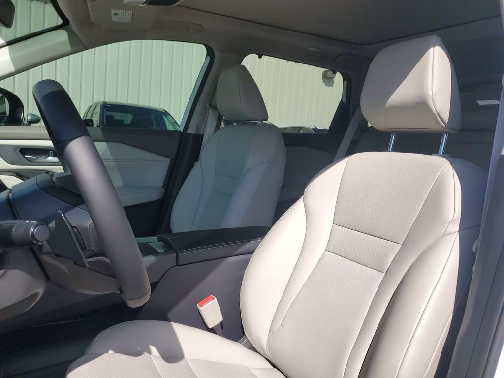 2026 Everest White Pearl Tricoat Nissan Rogue SV FWD SUV