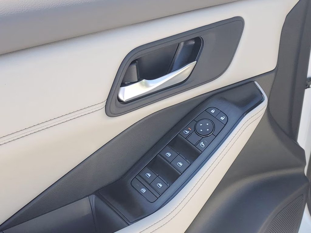 2026 Everest White Pearl Tricoat Nissan Rogue SV FWD SUV