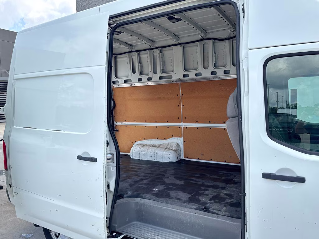 2014 Glacier White Nissan NV2500 HD SV RWD Van