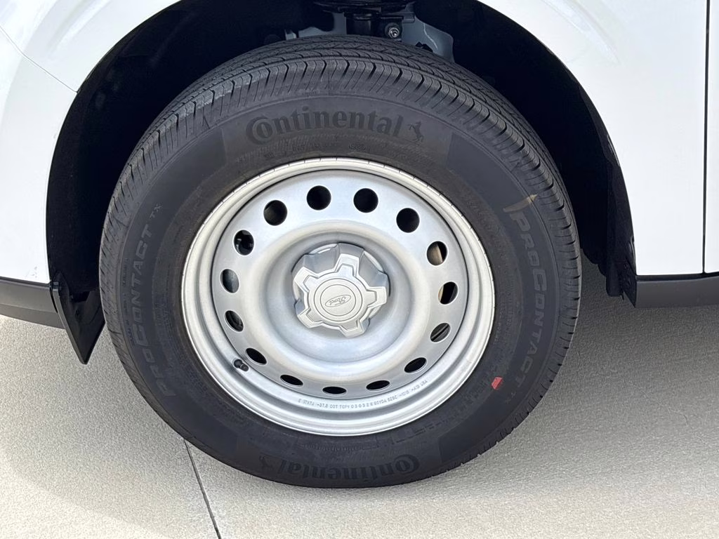 2026 Oxford White Ford Maverick XL FWD Truck