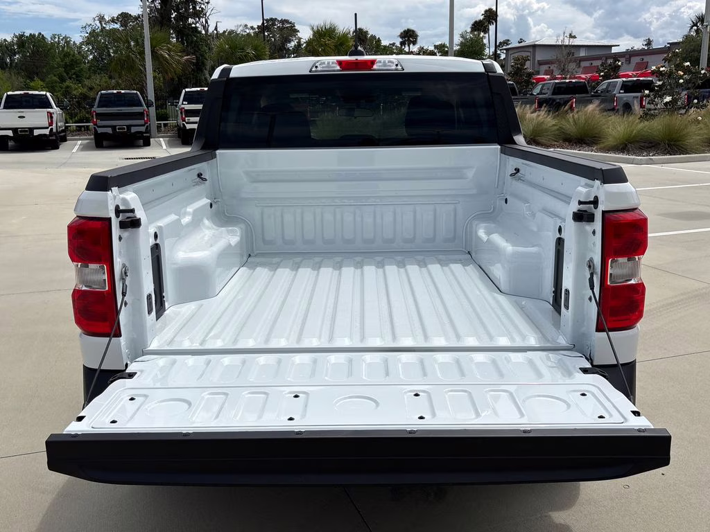 2026 Oxford White Ford Maverick XL FWD Truck