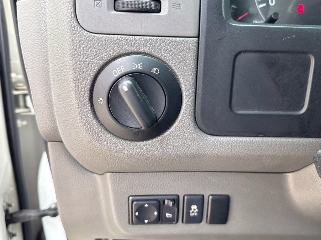 2014 Glacier White Nissan NV2500 HD SV RWD Van