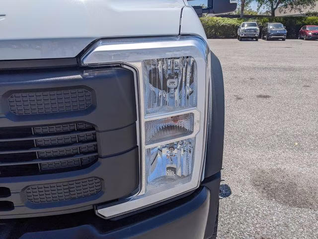 2026 Oxford White Ford Super Duty F-450 DRW XL 4X4 Chassis