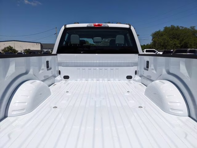 2026 Oxford White Ford Super Duty F-350 DRW XL 4X4 Truck
