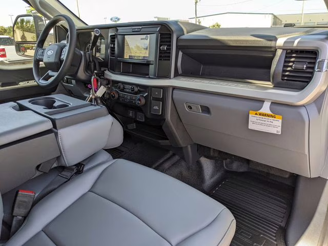 2026 Oxford White Ford Super Duty F-350 DRW XL 4X4 Truck
