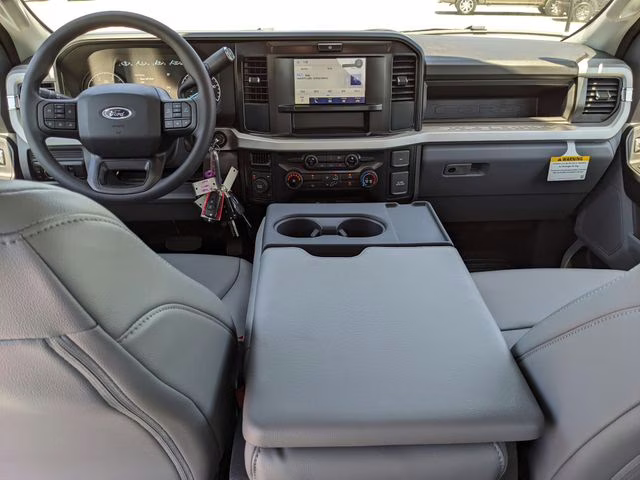 2026 Oxford White Ford Super Duty F-350 DRW XL 4X4 Truck