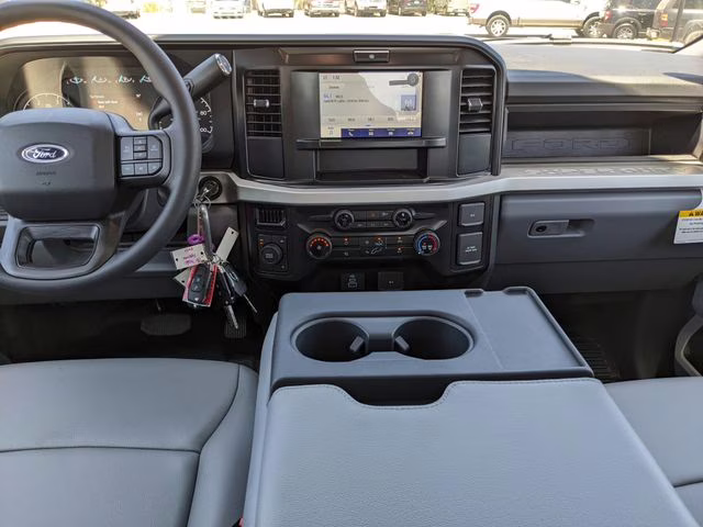 2026 Oxford White Ford Super Duty F-350 DRW XL 4X4 Truck