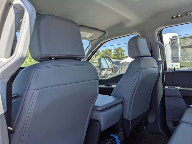 2026 Oxford White Ford Super Duty F-350 DRW XL 4X4 Truck