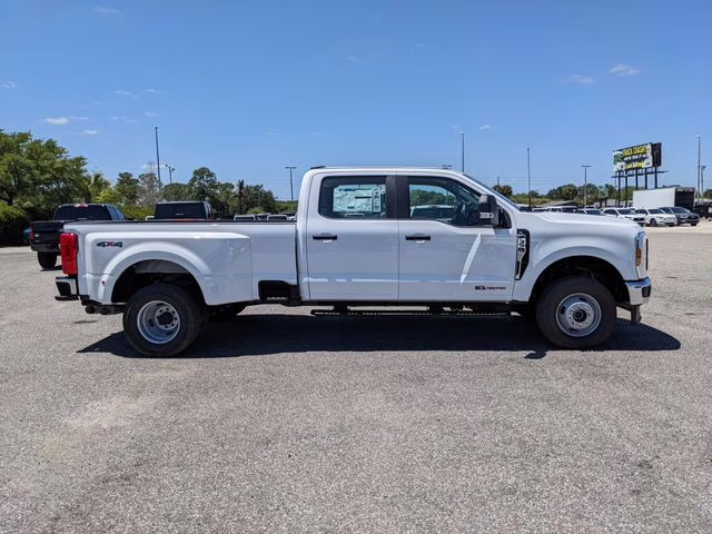 2026 Oxford White Ford Super Duty F-350 DRW XL 4X4 Truck