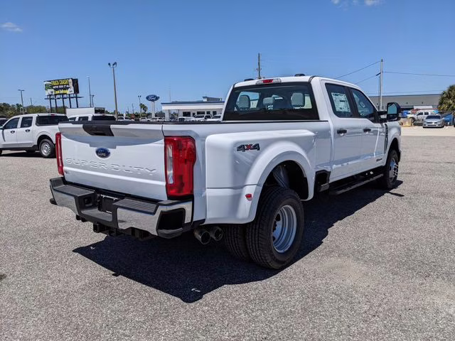 2026 Oxford White Ford Super Duty F-350 DRW XL 4X4 Truck