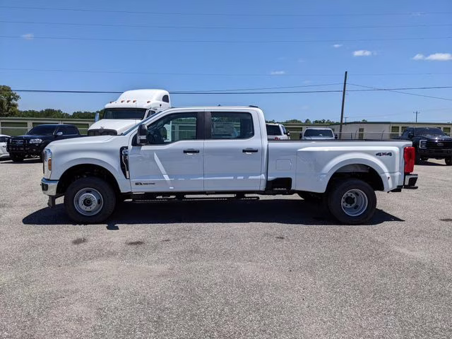 2026 Oxford White Ford Super Duty F-350 DRW XL 4X4 Truck