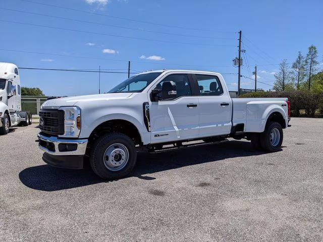 2026 Oxford White Ford Super Duty F-350 DRW XL 4X4 Truck