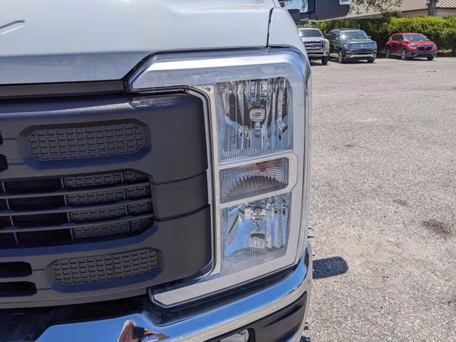 2026 Oxford White Ford Super Duty F-350 DRW XL 4X4 Truck