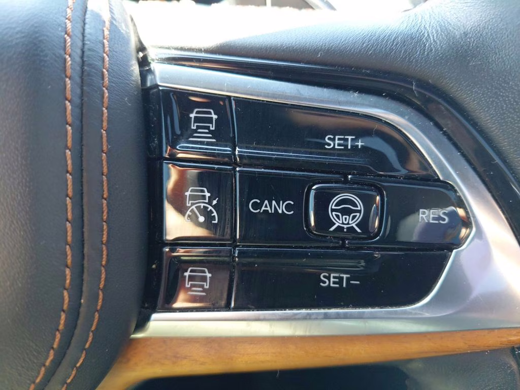 2021 Bright White Clearcoat Jeep Grand Cherokee L Summit w/Advanced & Luxury Tech Pkgs 4X4 SUV