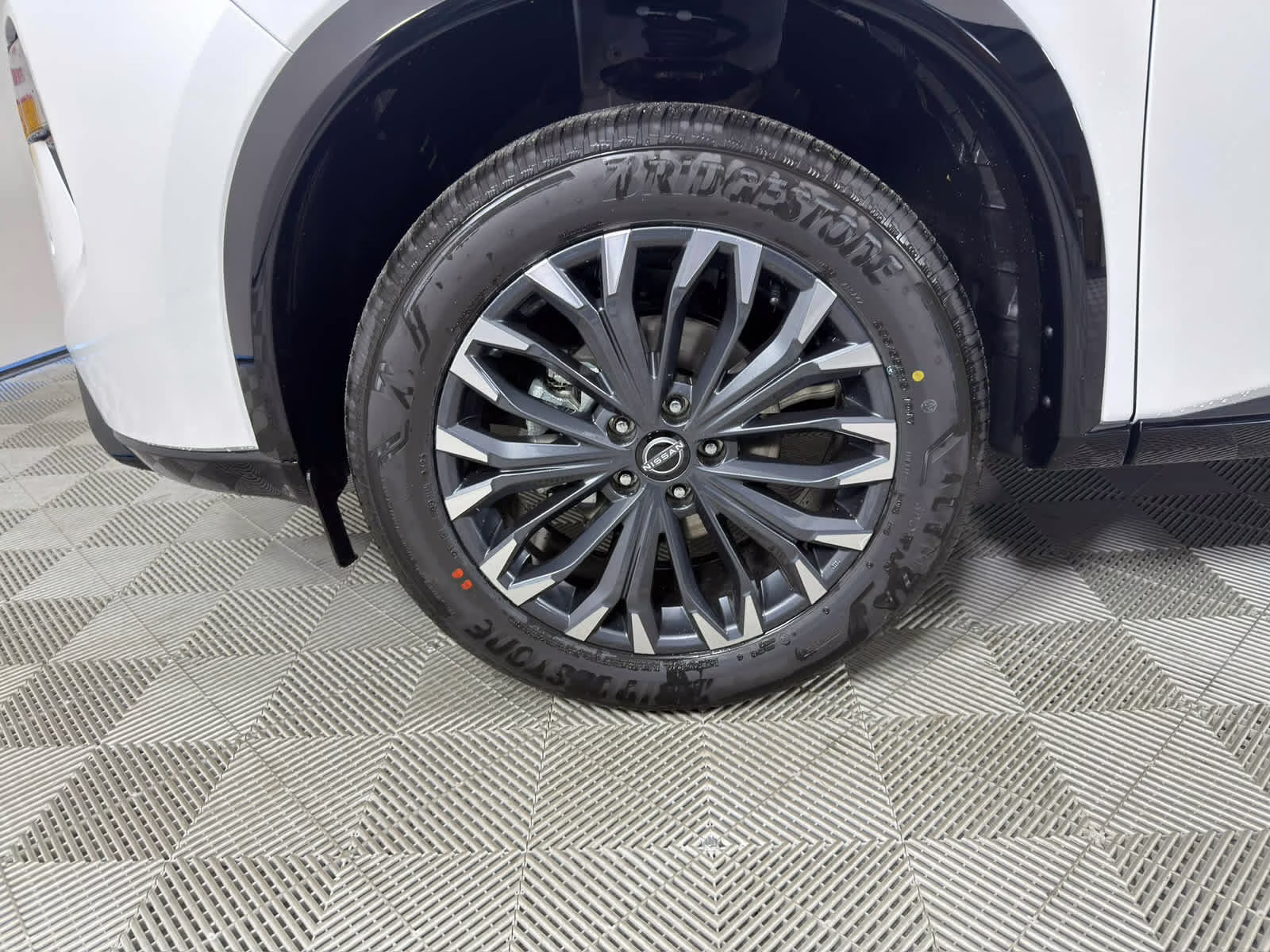 2026 Everest White Pearl Tricoat Nissan Rogue Platinum AWD SUV